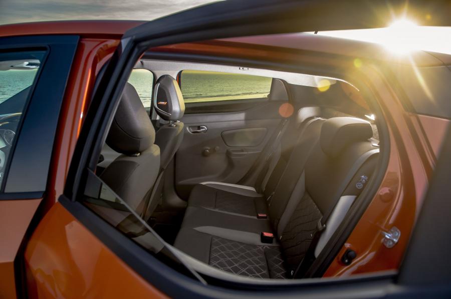 Интерьер Nissan Micra 2017 года  (UK) (фото 26 из 40)